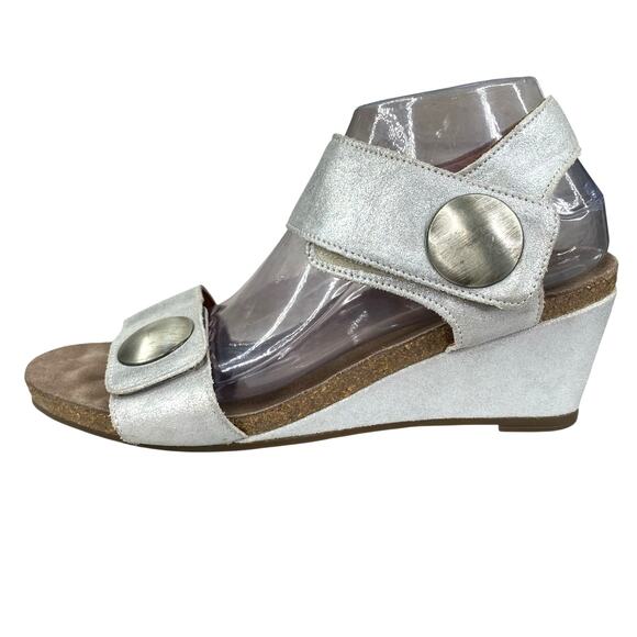 Taos Women’s Carousel Silver Leather Wedge Sandal Size 41 US 10/10.5 - Picture 3 of 10